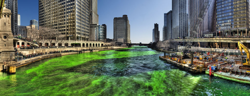 1024px-Green_Chicago_River_on_Saint_Patricks_Day_2009